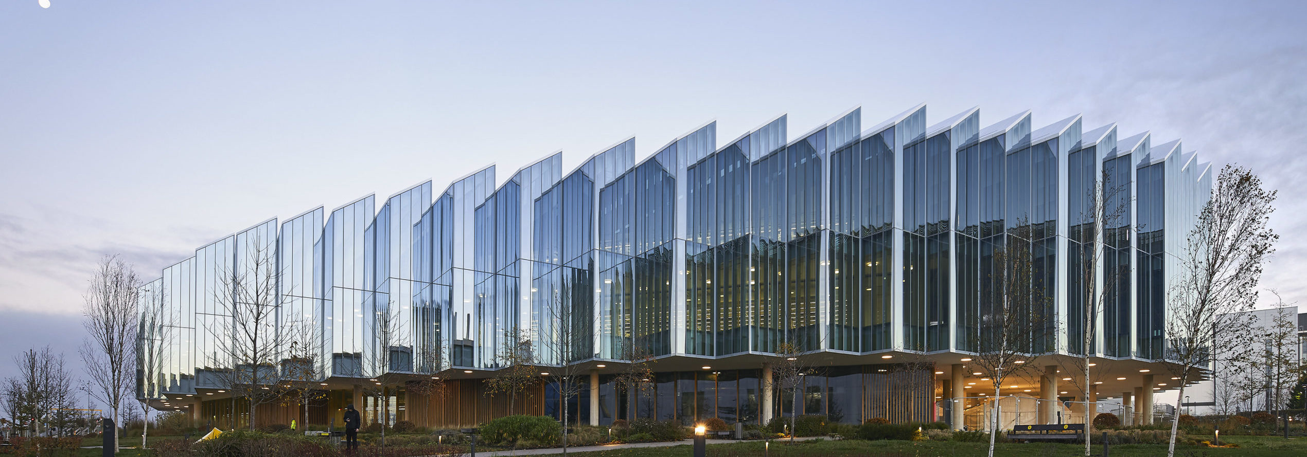 AstraZeneca-Discovery-Center-whit-Tvitec-Glass-4-scaled-e1641895953297 (1)